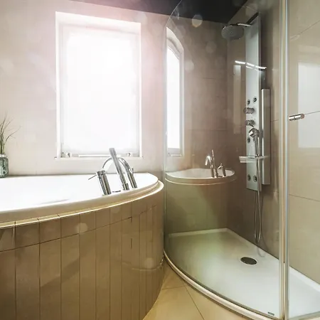 アパート Z Jacuzzi Parking Balkon 2 Sypialnie ヴロツワフ