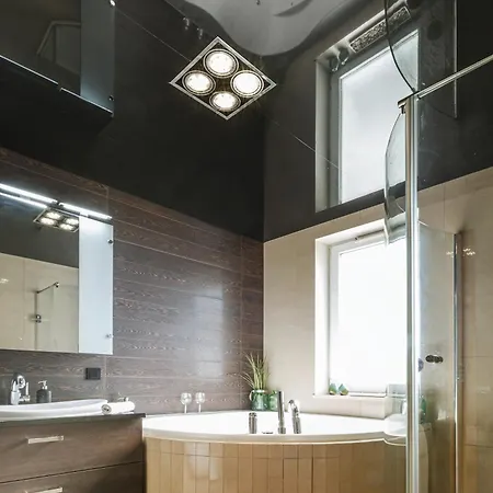Z Jacuzzi Parking Balkon 2 Sypialnie アパート ヴロツワフ