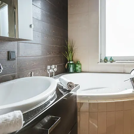 Z Jacuzzi Parking Balkon 2 Sypialnie アパート